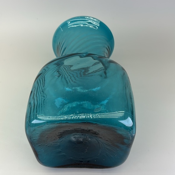 Swirl Optic Aquamarine Glass Vase - Picture 13 of 14